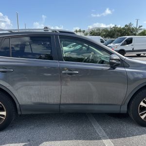 2017 Toyota RAV4 XLE 缩略图 11