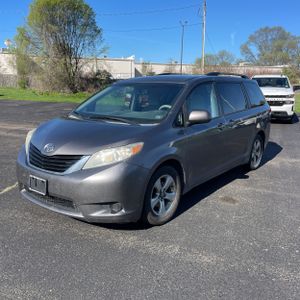TOYOTA SIENNA - 1