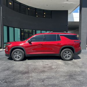2025 Chevrolet TRAVERSE LT — фото 3