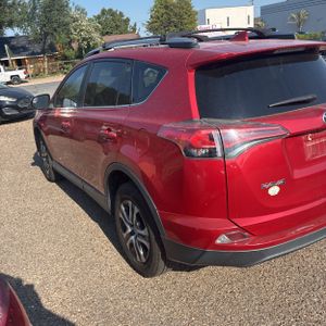 صورة 5 لـ 2017 Toyota RAV4 LE