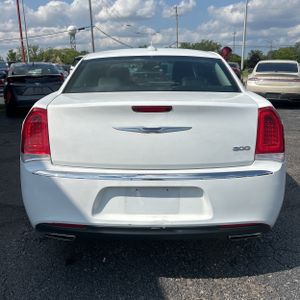 صورة 7 لـ 2019 Chrysler 300 TOURING