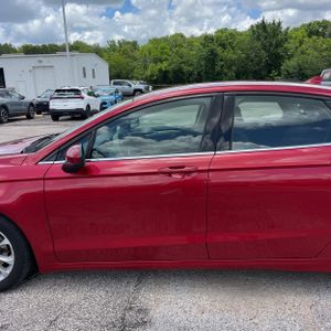 FORD FUSION SE - 4