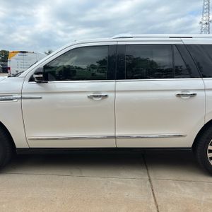 2019 Lincoln NAVIGATOR L RESERVE photo 3