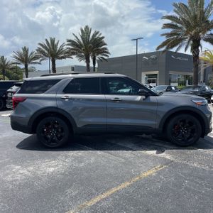 FORD EXPLORER ST - 10