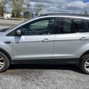 FORD ESCAPE SE - 4