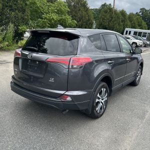 2018 Toyota RAV4 LE — фото 8