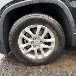 2023 Chevrolet TRAVERSE LS — миниатюра 17