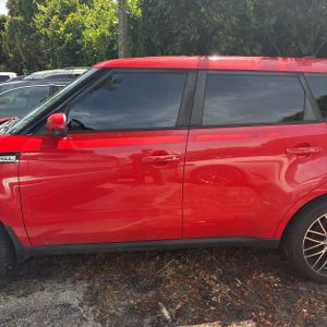 2017 KIA SOUL + 照片 3