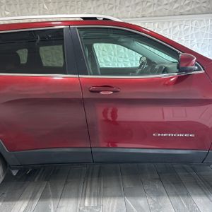 2019 JEEP CHEROKEE LATITUDE PLUS 照片 9