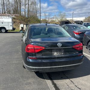 VOLKSWAGEN PASSAT 1.8T S - 7