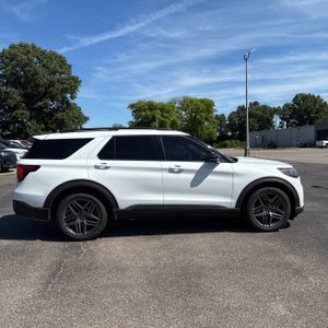 FORD EXPLORER ST - 10