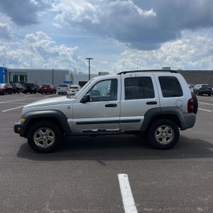 JEEP LIBERTY SPORT - 2