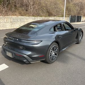 PORSCHE TAYCAN TURBO - 8