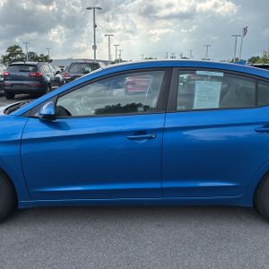 2017 Hyundai ELANTRA SE — фото 4