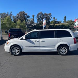 CHRYSLER TOWN AND COUNTRY TOURING - 3