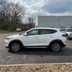 HYUNDAI TUCSON SE - 3