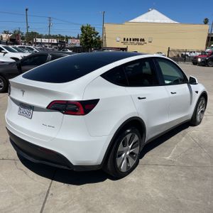TESLA MODEL Y LONG RANGE - 8