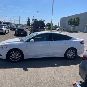 FORD FUSION SE - 3