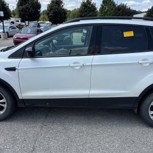 صورة 4 لـ 2017 FORD ESCAPE SE