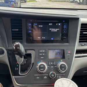 2015 Toyota SIENNA XLE 8-PASSENGER thumbnail 38