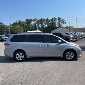 TOYOTA SIENNA - 10