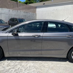 FORD FUSION SE - 4