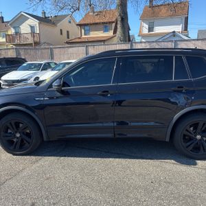 VOLKSWAGEN TIGUAN SE R-LINE BLACK 4MOTION - 4