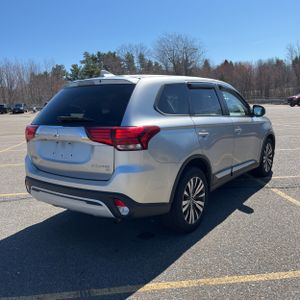 MITSUBISHI OUTLANDER SE - 8