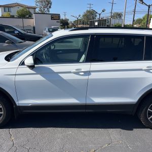 VOLKSWAGEN TIGUAN SE - 4