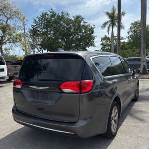 CHRYSLER PACIFICA TOURING PLUS - 8