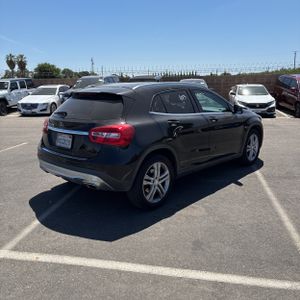 MERCEDES-BENZ GLA - 8