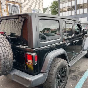 صورة 9 لـ 2021 JEEP WRANGLER UNLIMITED SPORT S