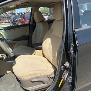 2012 Hyundai ACCENT GLS — миниатюра 32