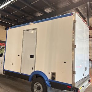 FORD E-350 CUTAWAY - 6