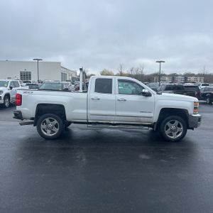 CHEVROLET SILVERADO - 10