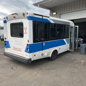 FORD E-350 CUTAWAY - 10