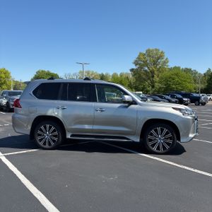 LEXUS LX 570 THREE-ROW - 10