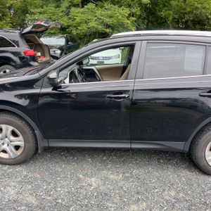 صورة 4 لـ 2013 Toyota RAV4 LE
