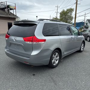 TOYOTA SIENNA - 8
