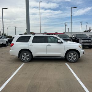 صورة 10 لـ 2013 Toyota SEQUOIA SR5