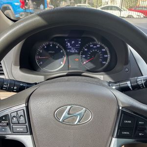 2013 Hyundai ACCENT GLS — миниатюра 38