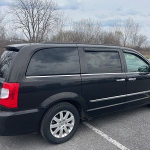 CHRYSLER TOWN AND COUNTRY TOURING - 9