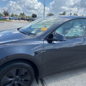 TESLA MODEL Y LONG RANGE - 2
