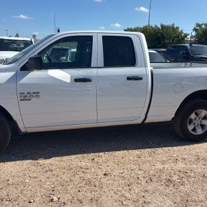 2024 RAM 1500 CLASSIC SLT — фото 4