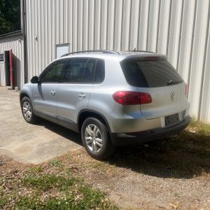 VOLKSWAGEN TIGUAN 2.0T S - 5