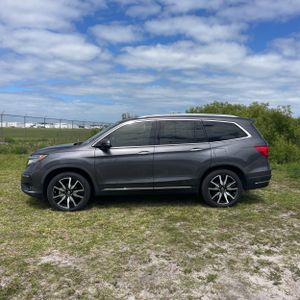 HONDA PILOT TOURING W/REAR CAPTAIN'S CHAIRS - 3