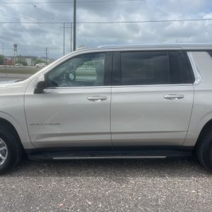 CHEVROLET SUBURBAN LT - 4