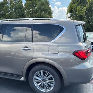 2019 Infiniti QX80 LUXE — фото 6