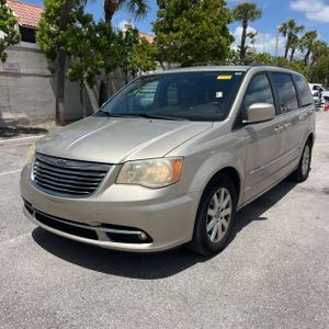 CHRYSLER TOWN AND COUNTRY TOURING - 1