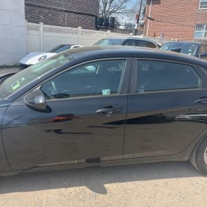 HYUNDAI ELANTRA SE - 4